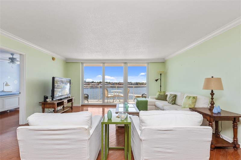 Image 23 of 72 For 511 Bayshore Dr  410