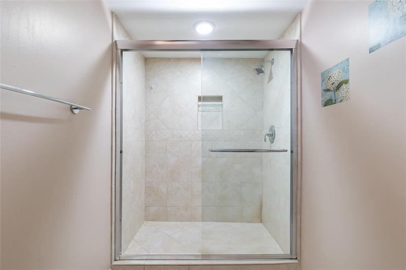 Image 37 of 72 For 511 Bayshore Dr  410