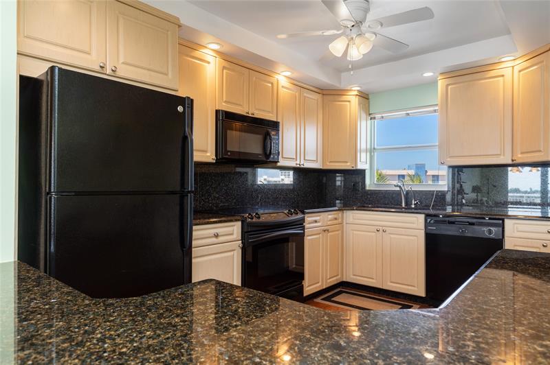 Image 9 of 72 For 511 Bayshore Dr  410