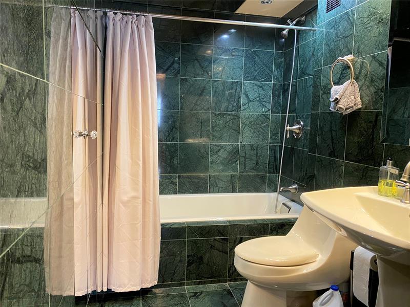 Image 12 of 36 For 400 Kings Point Dr  1423