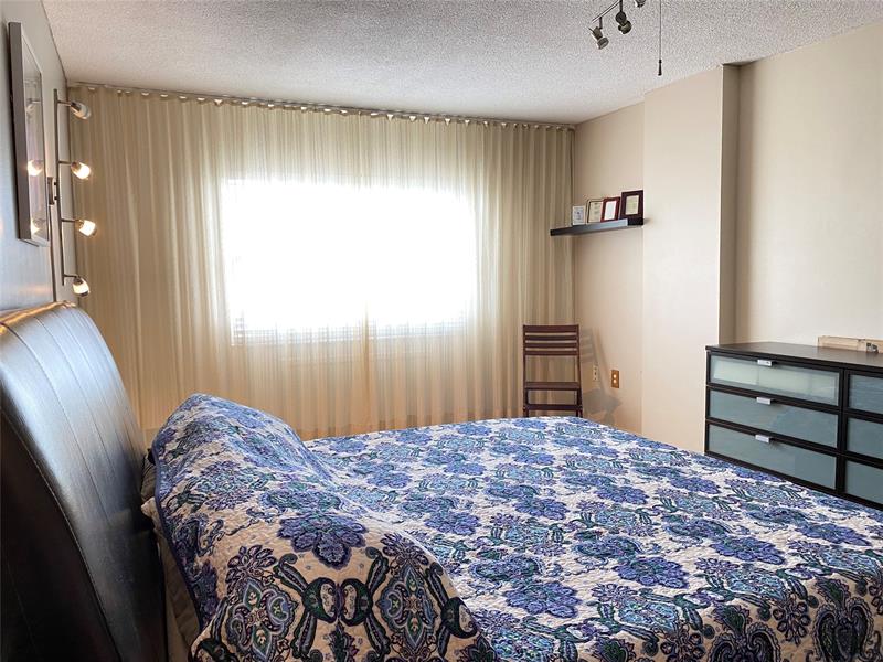 Image 14 of 36 For 400 Kings Point Dr  1423