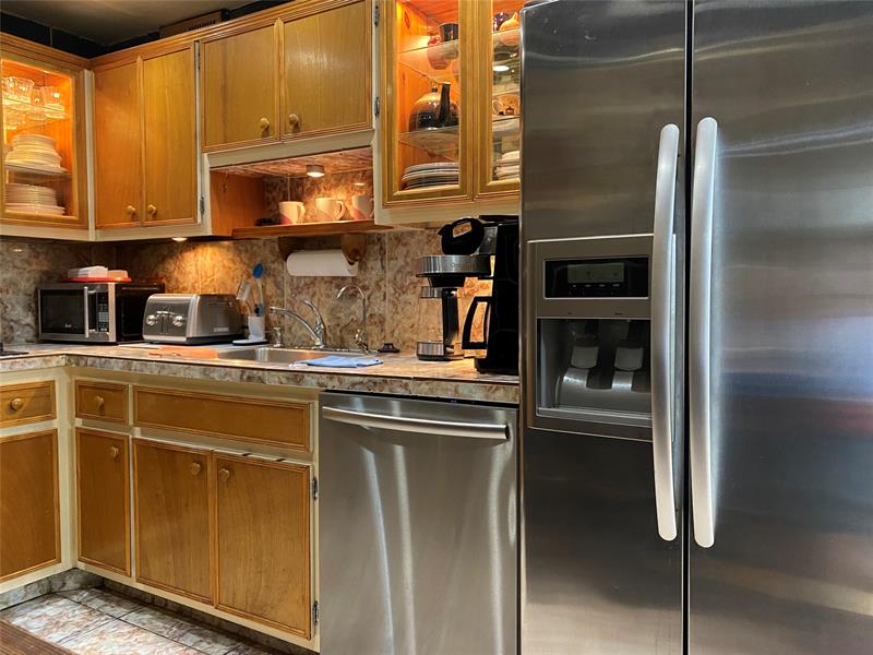 Image 17 of 36 For 400 Kings Point Dr  1423