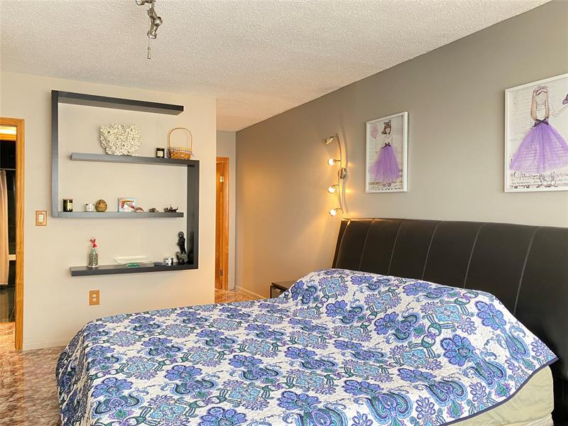 Image 18 of 36 For 400 Kings Point Dr  1423