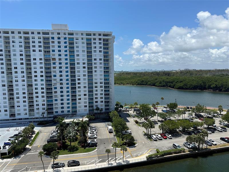 Image 31 of 36 For 400 Kings Point Dr  1423