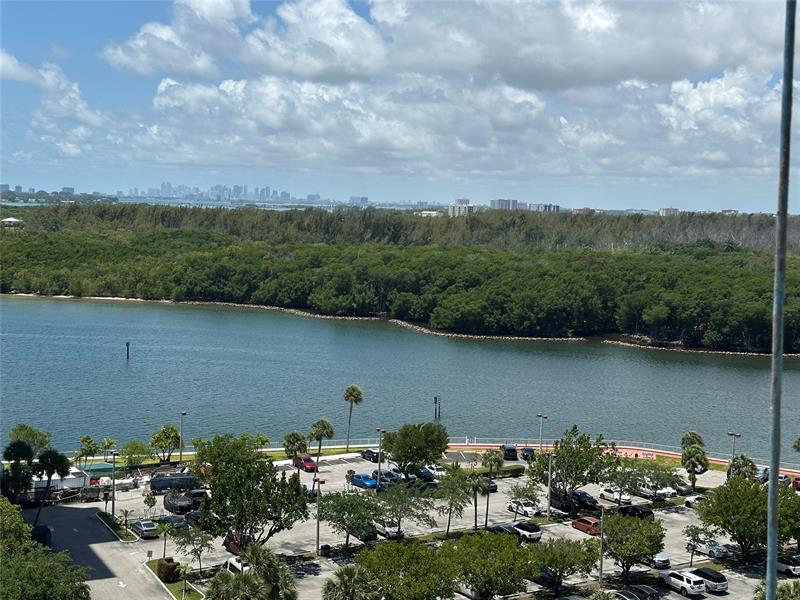 Image 34 of 36 For 400 Kings Point Dr  1423