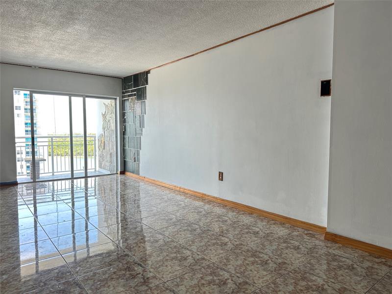 Image 7 of 36 For 400 Kings Point Dr  1423