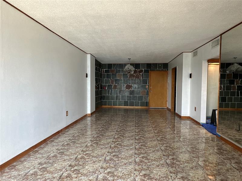 Image 9 of 36 For 400 Kings Point Dr  1423