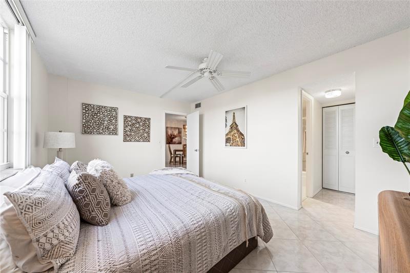 Image 15 of 25 For 9440 Bldg A Poinciana Pl  211