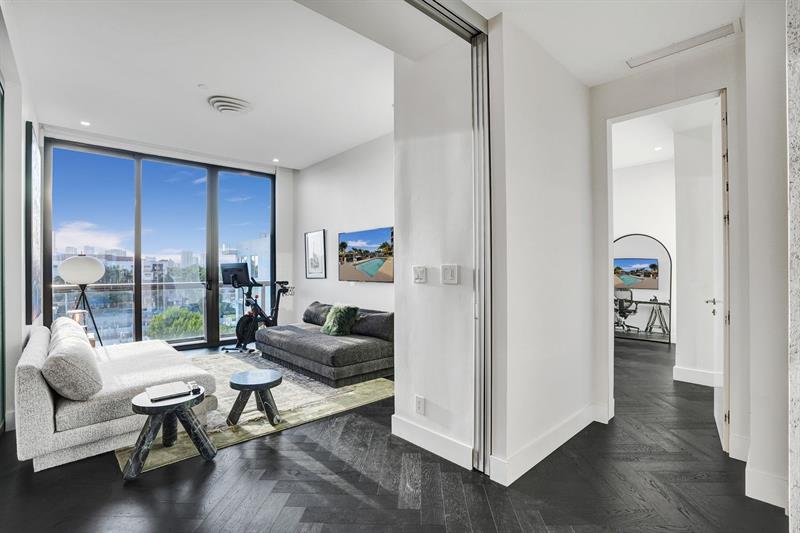 Image 11 of 49 For 20 Isle Of Venice Dr  Penthouse