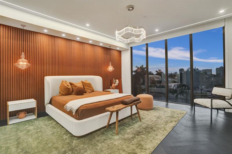 Image 12 of 49 For 20 Isle Of Venice Dr  Penthouse