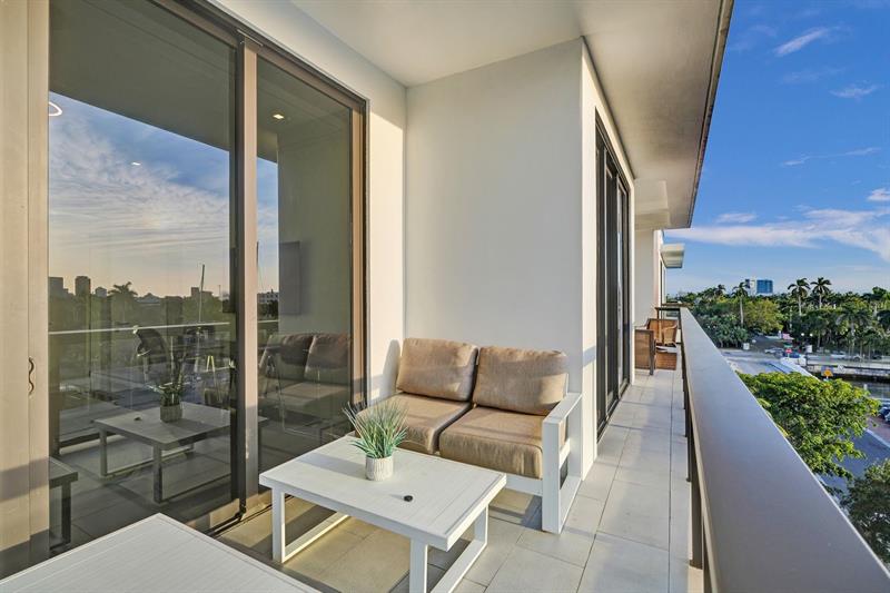 Image 26 of 49 For 20 Isle Of Venice Dr  Penthouse