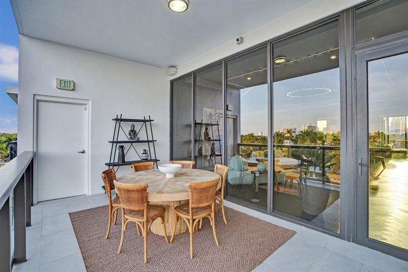 Image 28 of 49 For 20 Isle Of Venice Dr  Penthouse