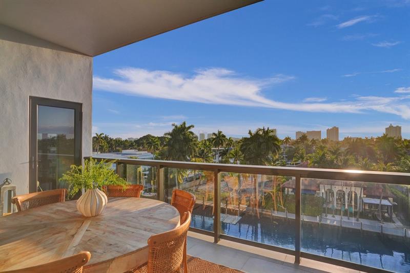 Image 32 of 49 For 20 Isle Of Venice Dr  Penthouse