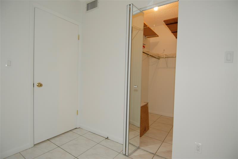 Image 14 of 28 For 1520 Mckinley St  113-e