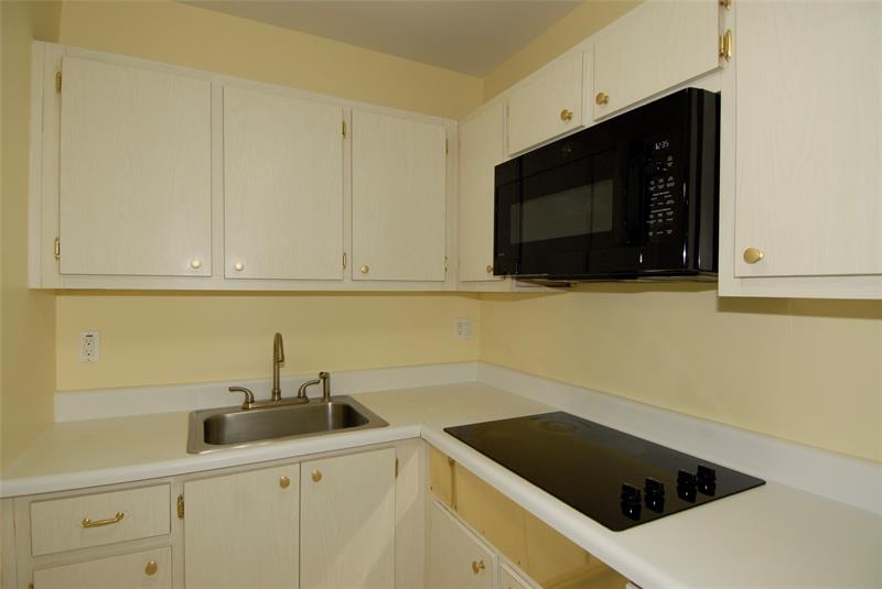 Image 3 of 28 For 1520 Mckinley St  113-e