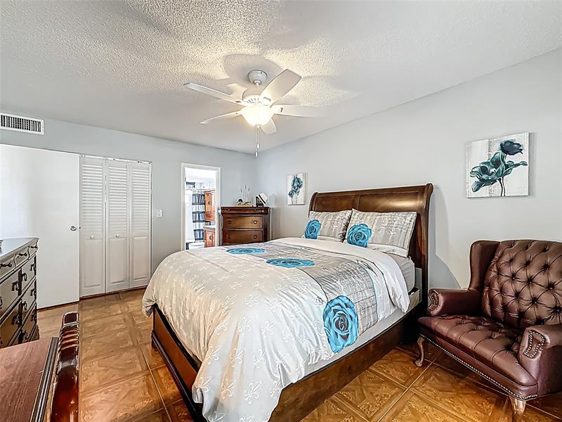Image 32 of 50 For 5001 34th St  205