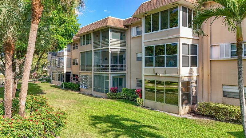 Image 34 of 50 For 5001 34th St  205