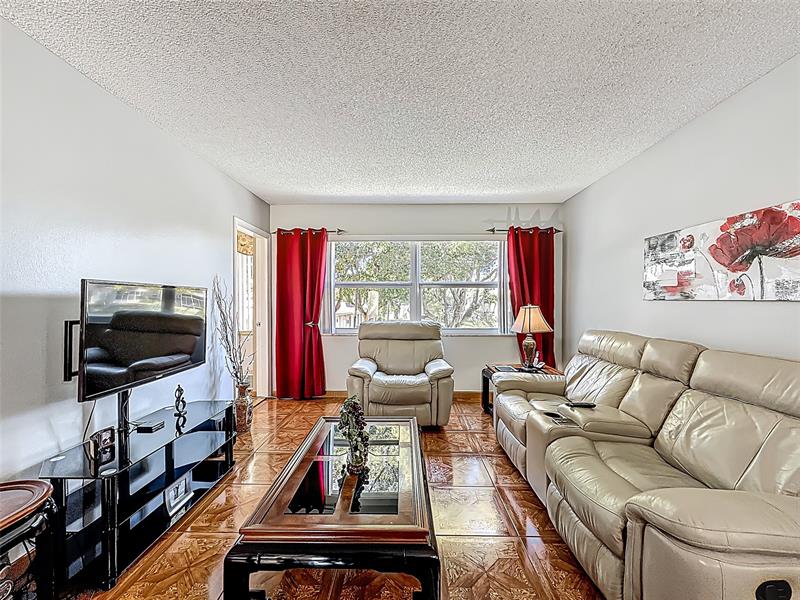 Image 4 of 50 For 5001 34th St  205