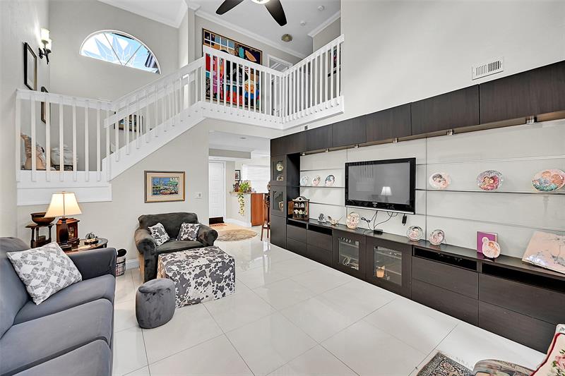 Details for 11353 Lakeview Dr  5, Coral Springs, FL 33071