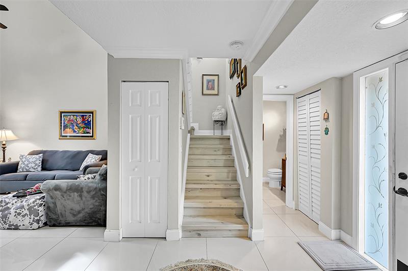 Image 10 of 41 For 11353 Lakeview Dr  5