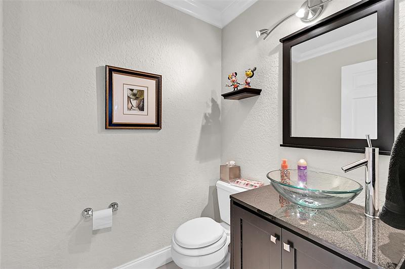 Image 11 of 41 For 11353 Lakeview Dr  5