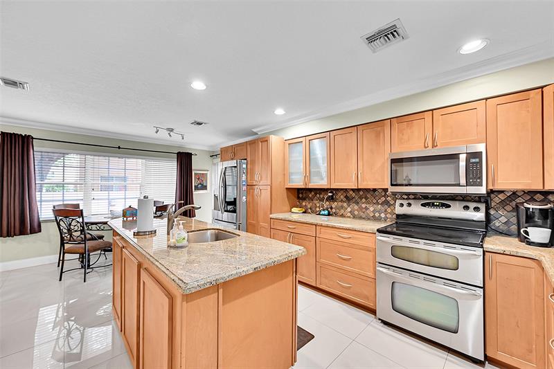 Image 12 of 41 For 11353 Lakeview Dr  5