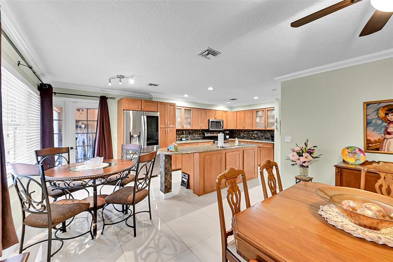 Image 19 of 41 For 11353 Lakeview Dr  5