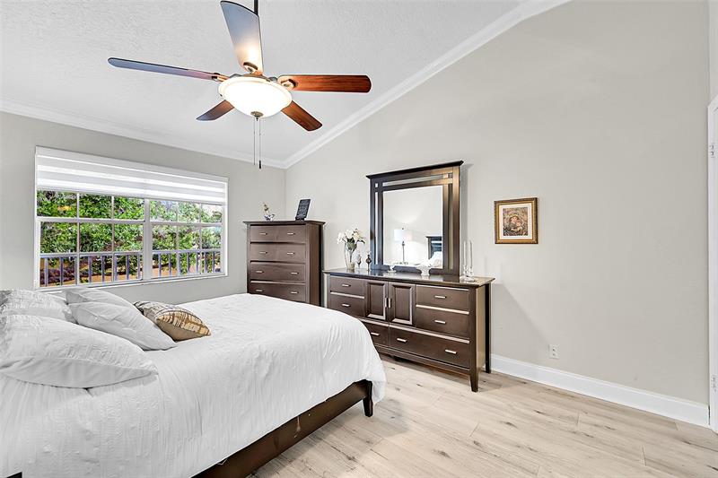 Image 23 of 41 For 11353 Lakeview Dr  5