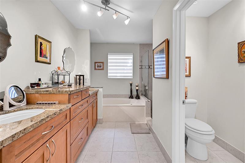 Image 24 of 41 For 11353 Lakeview Dr  5