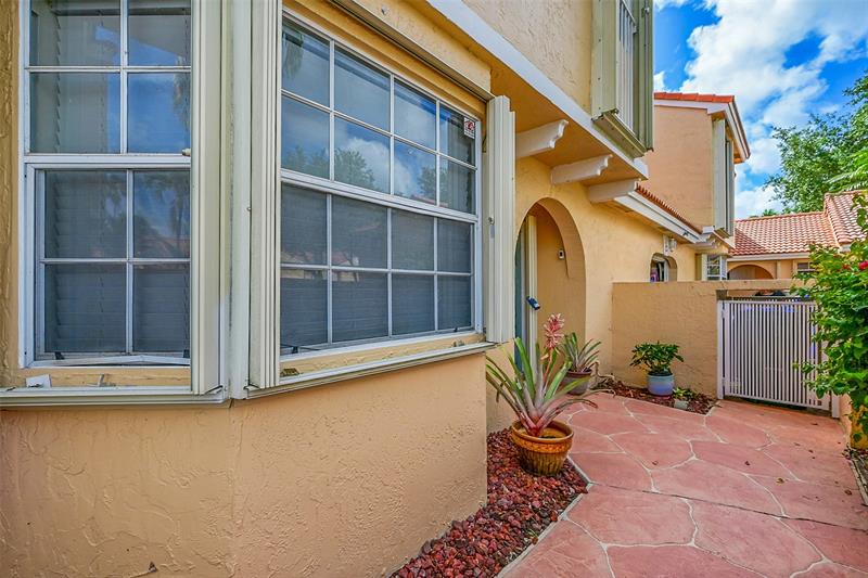 Image 25 of 41 For 11353 Lakeview Dr  5