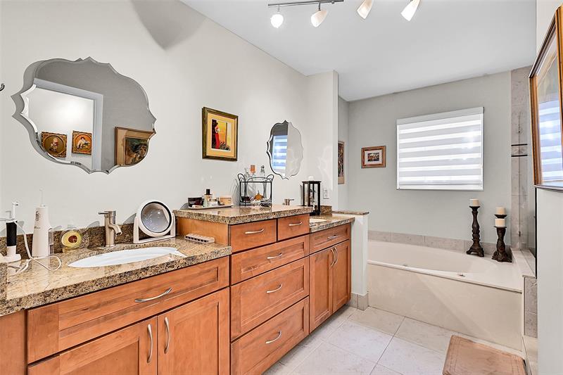 Image 27 of 41 For 11353 Lakeview Dr  5