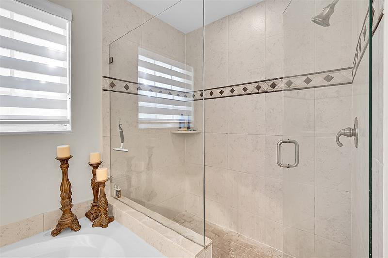 Image 28 of 41 For 11353 Lakeview Dr  5