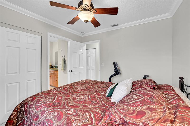 Image 32 of 41 For 11353 Lakeview Dr  5