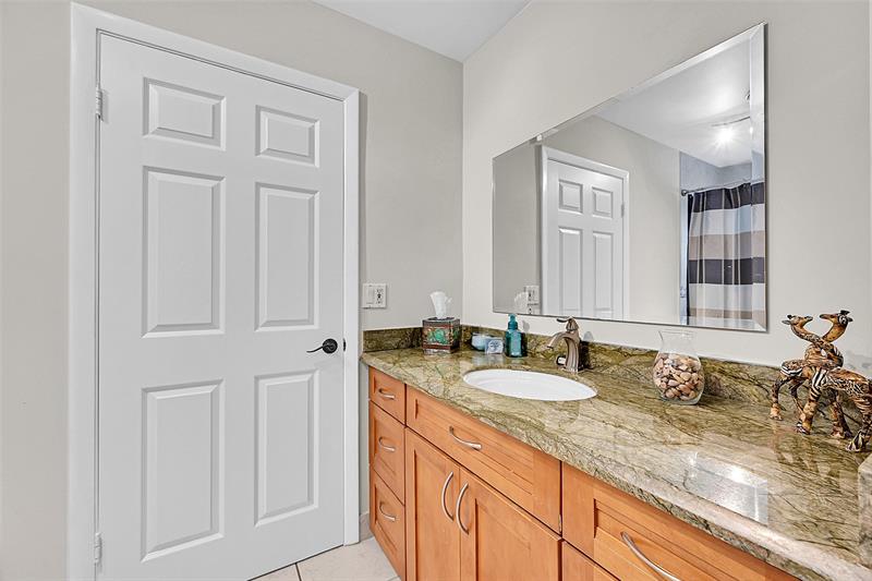 Image 33 of 41 For 11353 Lakeview Dr  5