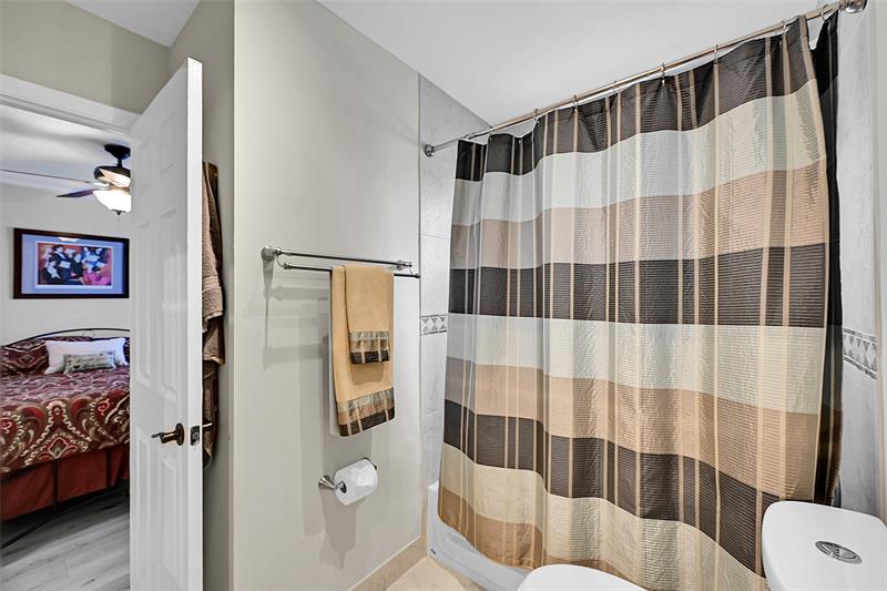 Image 35 of 41 For 11353 Lakeview Dr  5