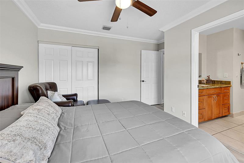 Image 37 of 41 For 11353 Lakeview Dr  5
