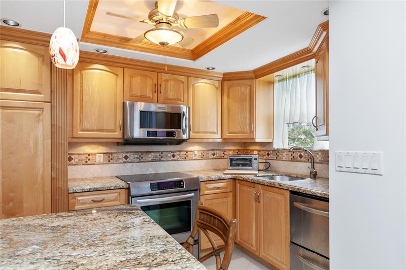 Image 12 of 27 For 2731 14th Street Cswy 331