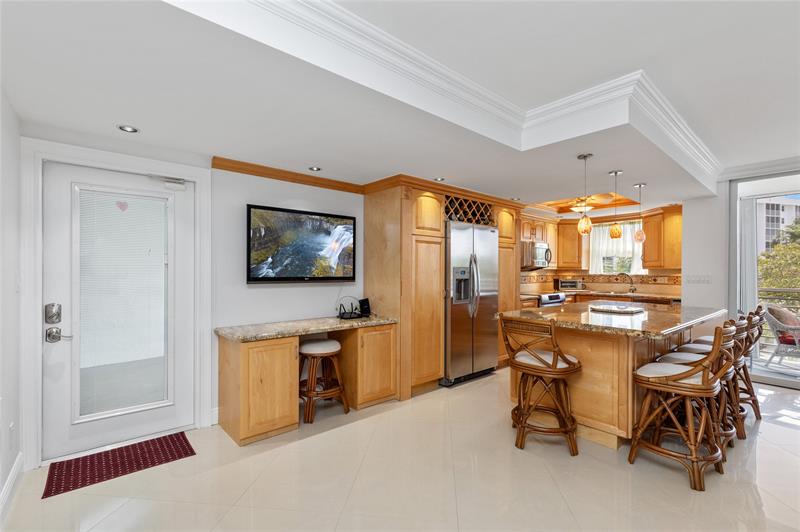 Image 21 of 27 For 2731 14th Street Cswy 331