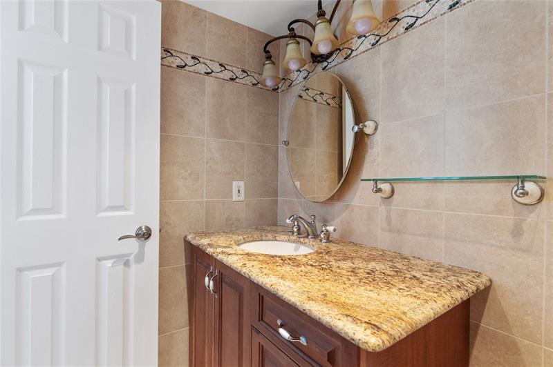 Image 22 of 27 For 2731 14th Street Cswy 331