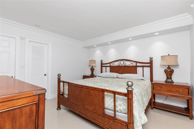 Image 23 of 27 For 2731 14th Street Cswy 331