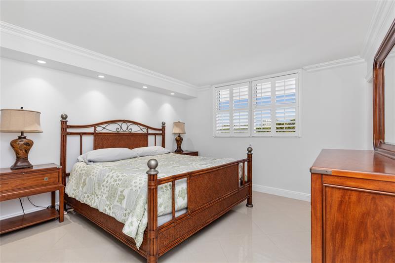 Image 25 of 27 For 2731 14th Street Cswy 331