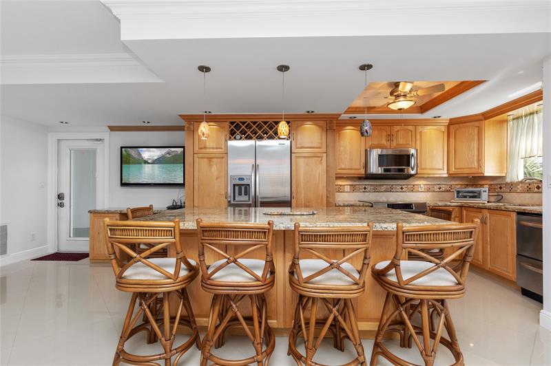 Image 3 of 27 For 2731 14th Street Cswy 331