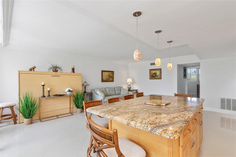 Image 9 of 27 For 2731 14th Street Cswy 331