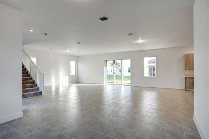 Image 13 of 97 For 12328 43 Street