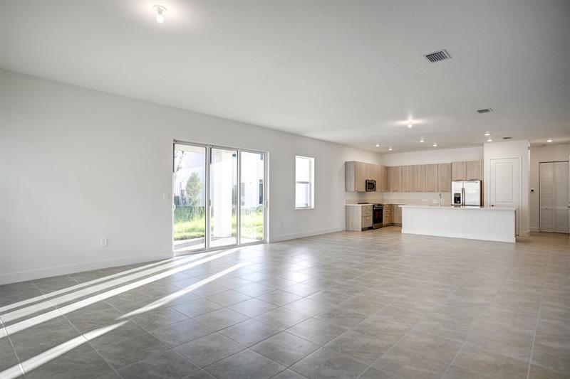 Image 15 of 97 For 12328 43 Street
