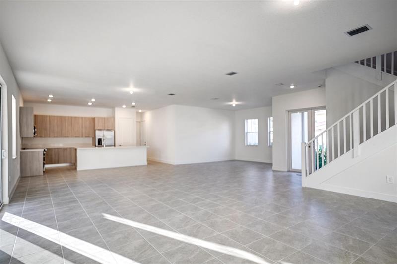 Image 16 of 97 For 12328 43 Street