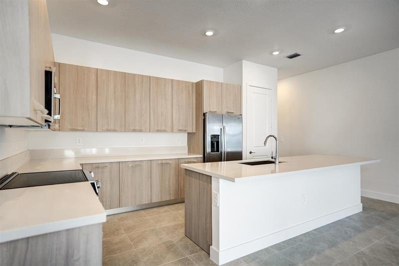 Image 19 of 97 For 12328 43 Street