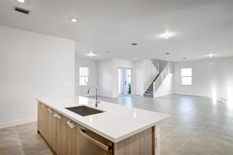 Image 21 of 97 For 12328 43 Street