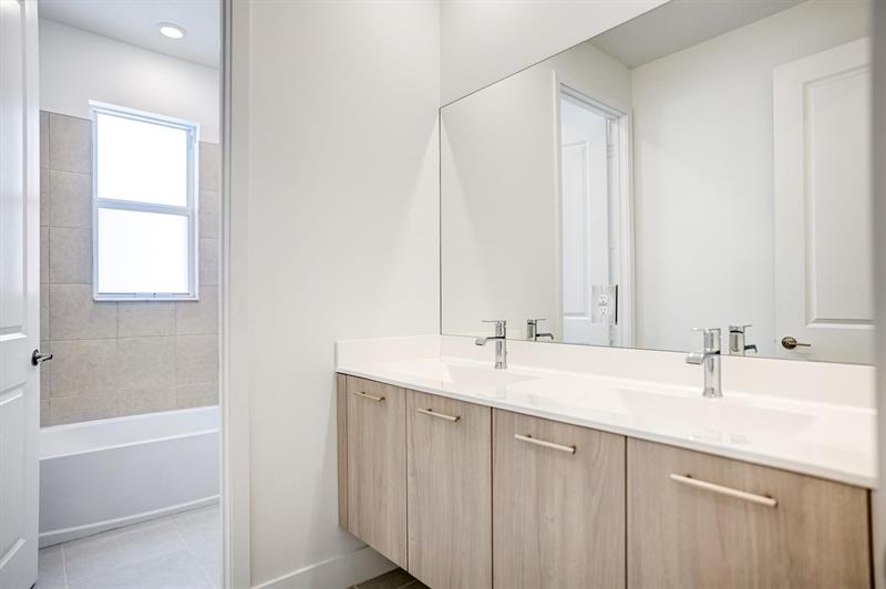 Image 33 of 97 For 12328 43 Street