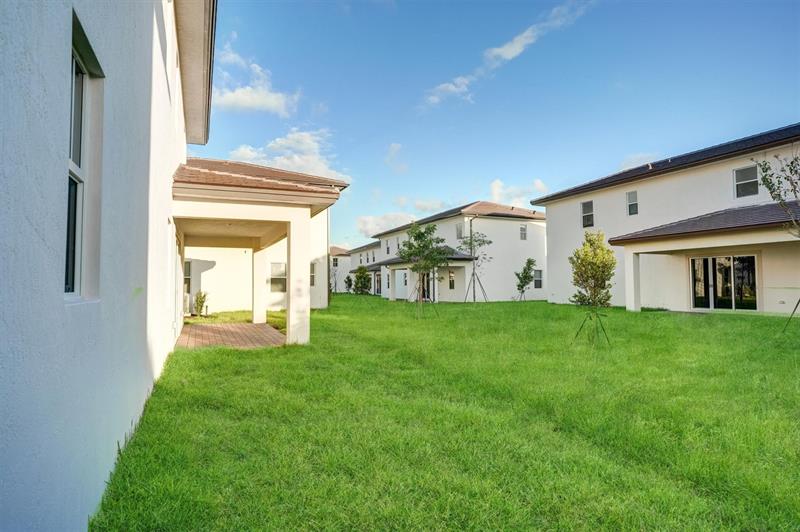 Image 53 of 97 For 12328 43 Street